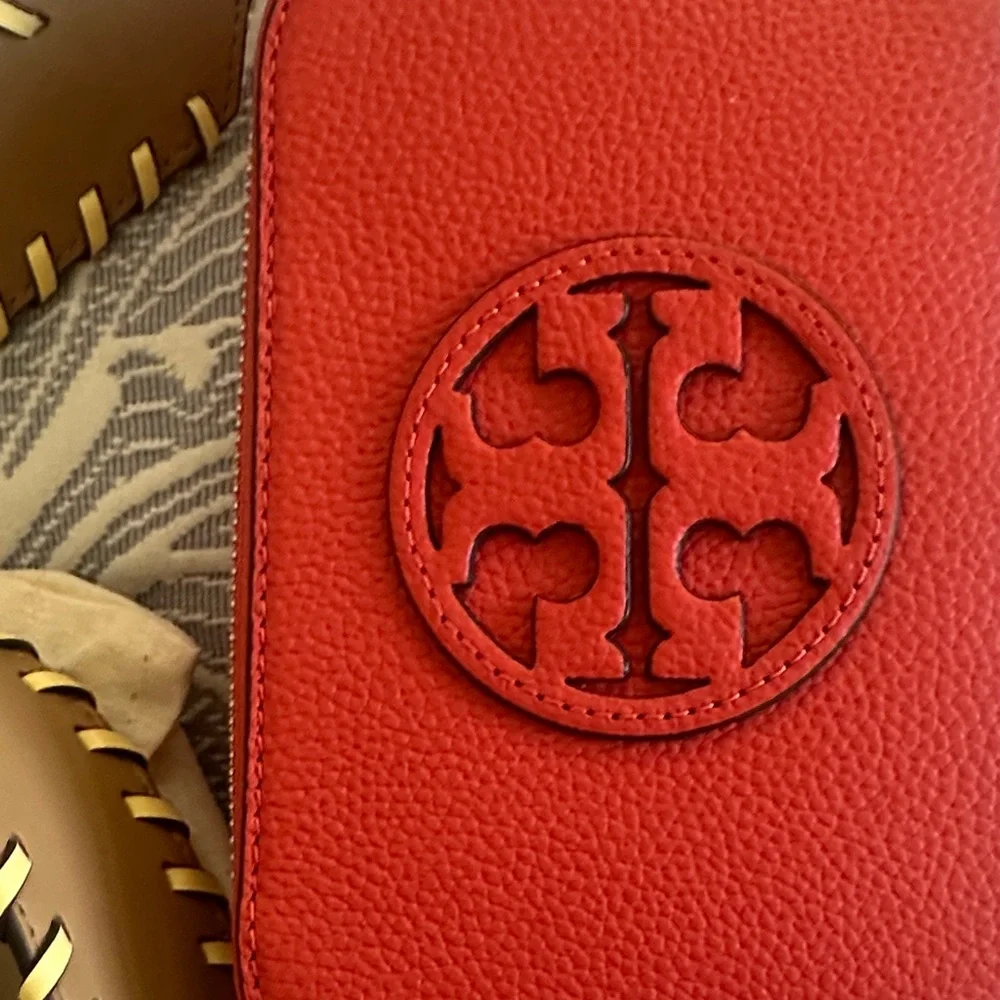 NWT Tory Burch Miller red Leather Crossbody Camera Bag with Strap(s) - Picture 2 of 5